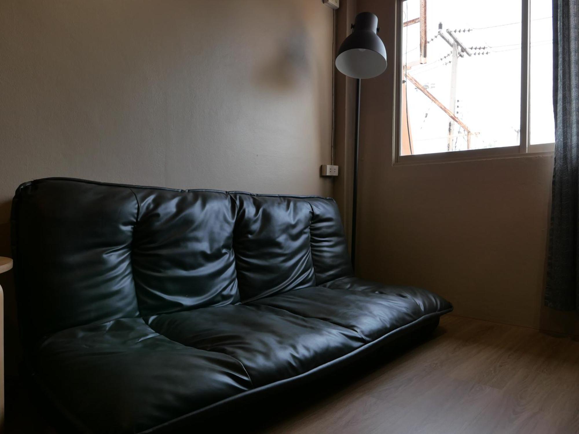 Films House Hostel Bangsaen Exteriör bild
