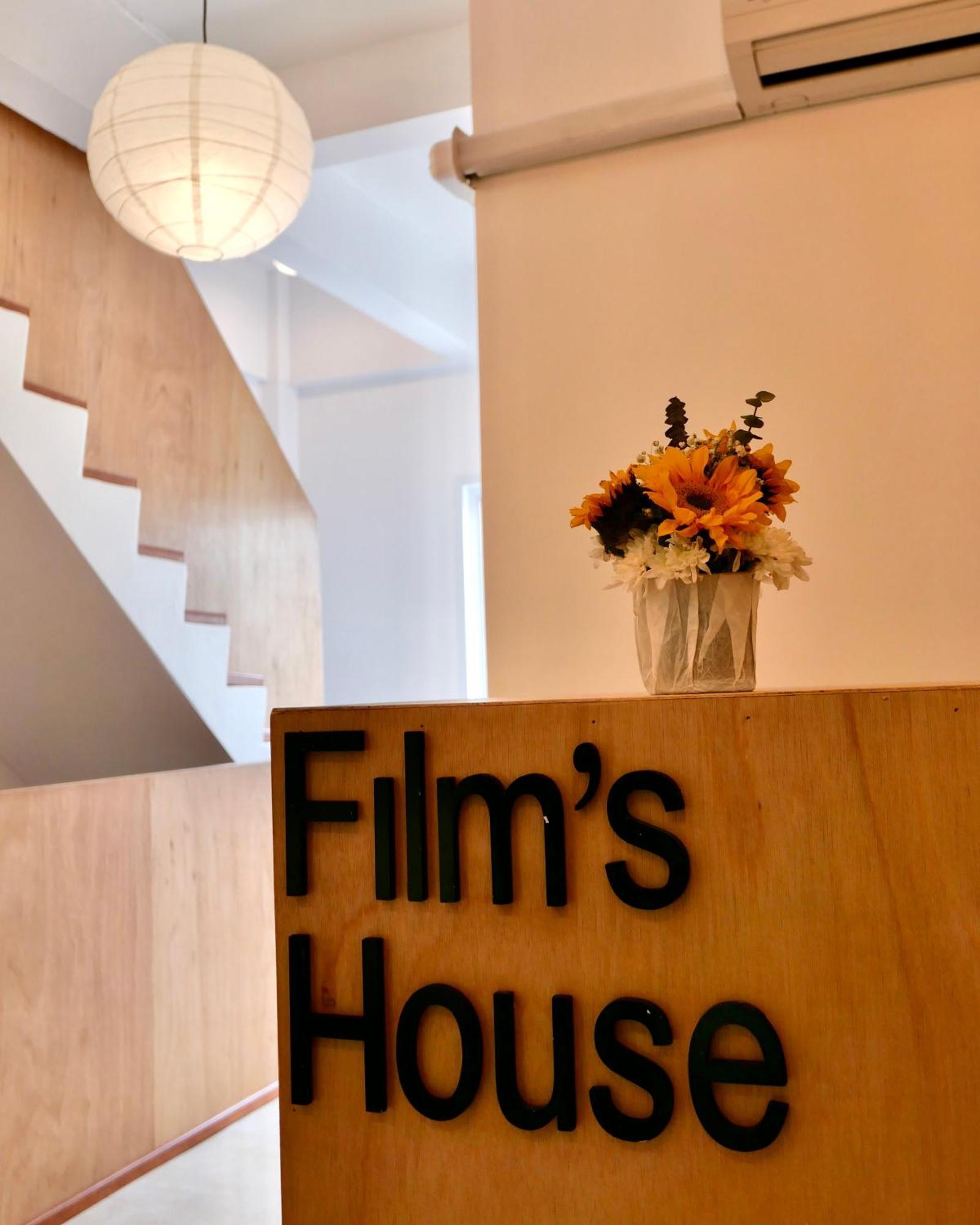 Films House Hostel Bangsaen Exteriör bild
